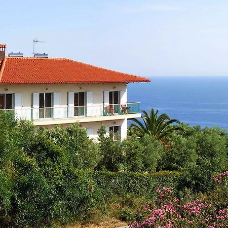 Aris Pension Agia Paraskevi  Buitenkant foto