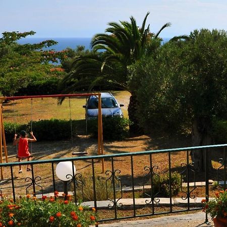 Aris Pension Agia Paraskevi  Buitenkant foto