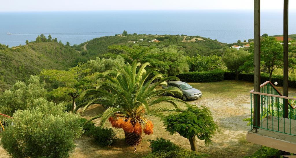 Aris Pension Agia Paraskevi  Buitenkant foto