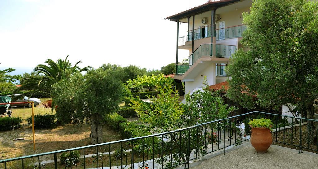 Aris Pension Agia Paraskevi  Buitenkant foto