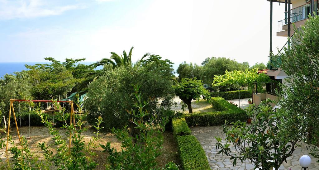 Aris Pension Agia Paraskevi  Buitenkant foto