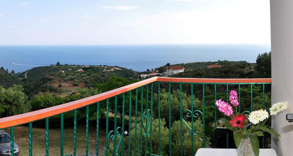 Aris Pension Agia Paraskevi  Buitenkant foto