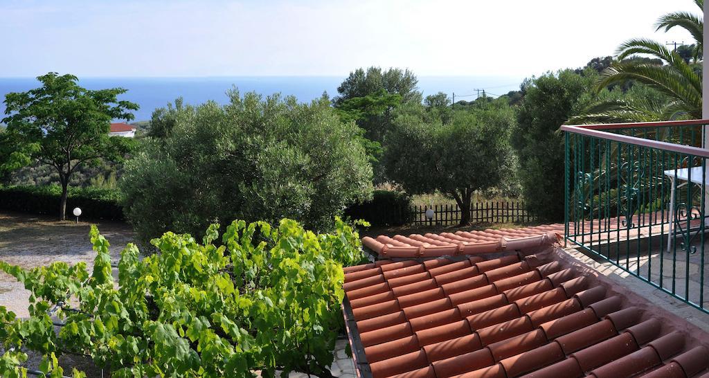 Aris Pension Agia Paraskevi  Buitenkant foto