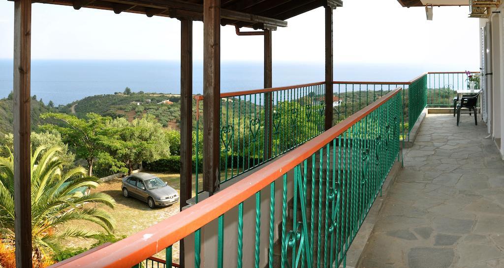 Aris Pension Agia Paraskevi  Buitenkant foto