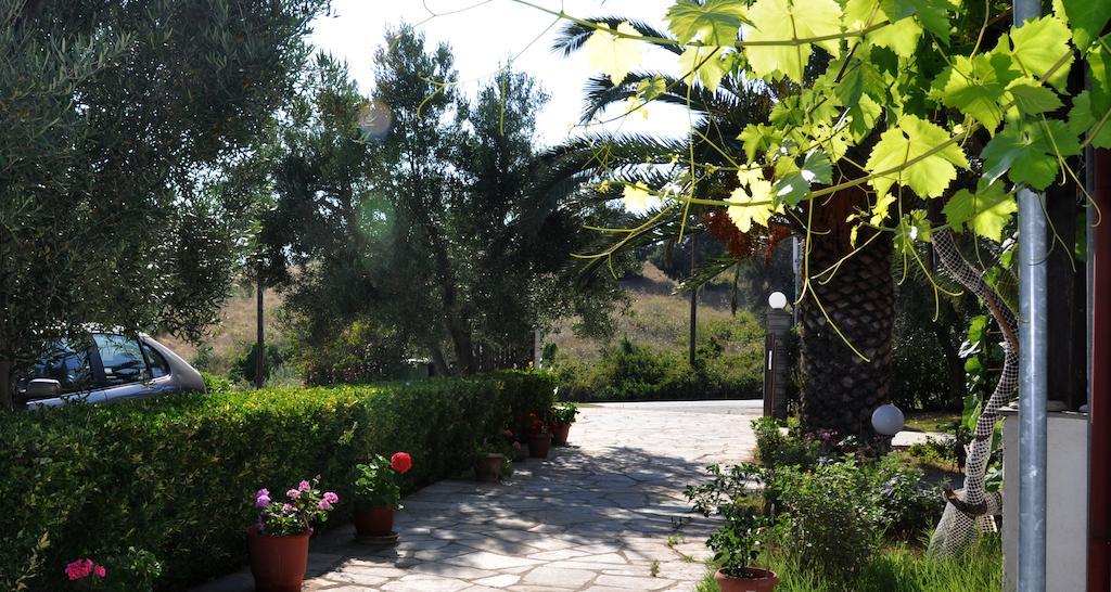 Aris Pension Agia Paraskevi  Buitenkant foto