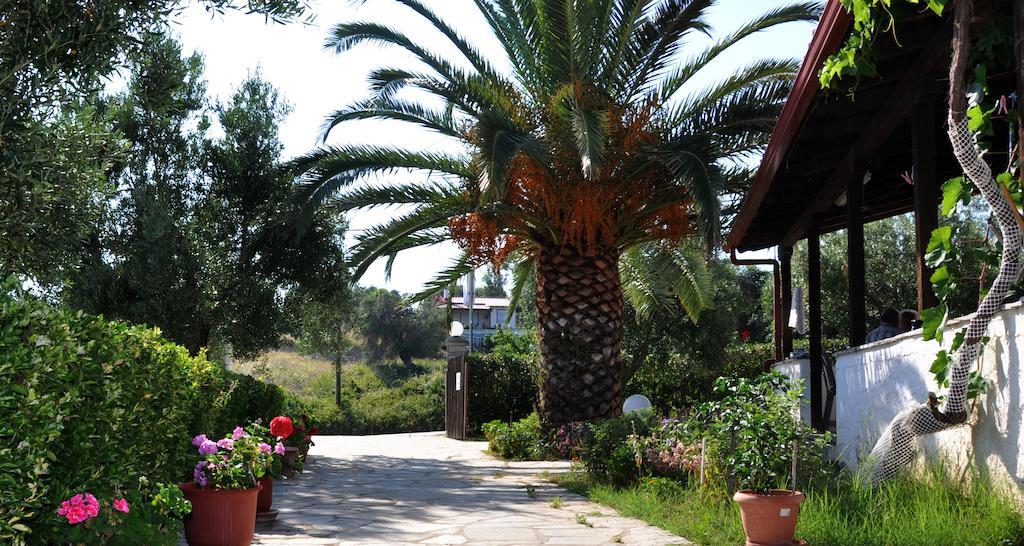 Aris Pension Agia Paraskevi  Buitenkant foto