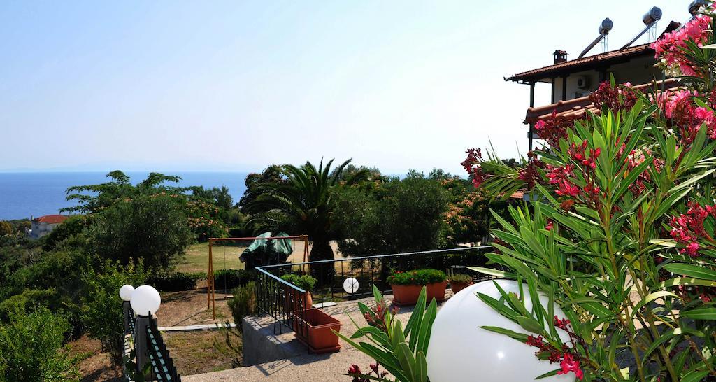Aris Pension Agia Paraskevi  Buitenkant foto