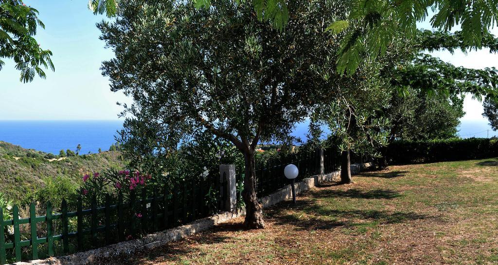 Aris Pension Agia Paraskevi  Buitenkant foto