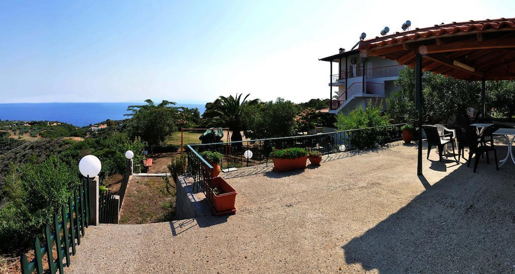 Aris Pension Agia Paraskevi  Buitenkant foto