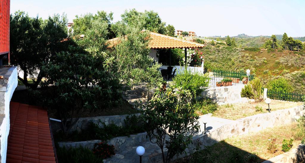 Aris Pension Agia Paraskevi  Buitenkant foto
