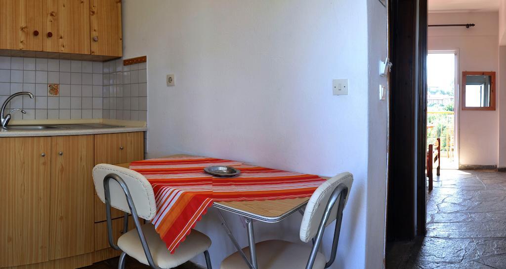 Aris Pension Agia Paraskevi  Buitenkant foto