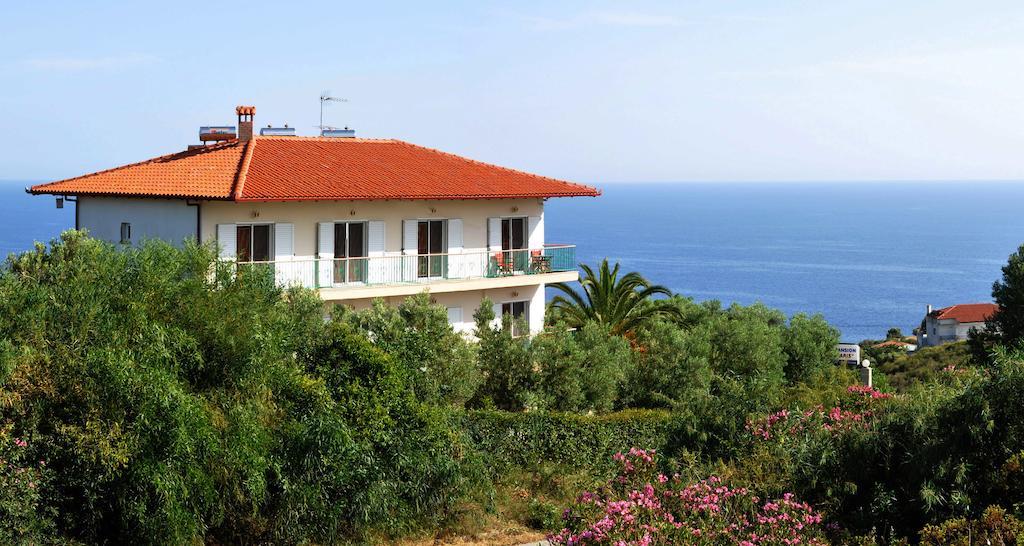 Aris Pension Agia Paraskevi  Buitenkant foto
